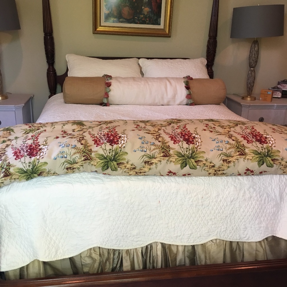 Designer Bedding Set - Picture 2 of 8